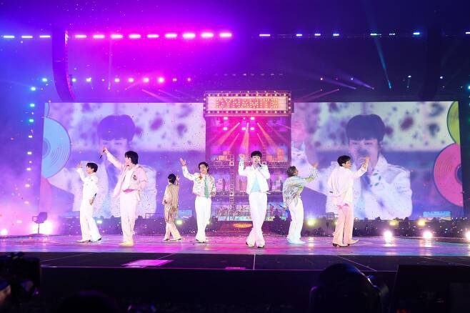 미국 라스베이거스 얼리전트 스타디움에서 그룹 방탄소년단(BTS)의 콘서트가 열렸다./연합뉴스