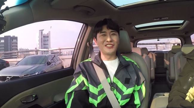 Young Tak, a grooming class, will launch a long-term project to acquire a drivers license and receive support from Kim Chan-woo, a 30-year license senior.In the 11th episode of Channel As Life - grooms class these days (hereinafter referred to as grooms class), which airs at 9:20 p.m. on April 13, Young Tak, 40, finally decided to acquire a license, and began a long-term project showing the entire process from start to pass.At the studio, Young Tak said shyly that he had registered for the license test, and said, I was influenced by mentor Lee Seung-cheol and Junsus ability to drive a wonderful explosion.In the first long-term project in the history of Grand Class, Junsu drops the studio with a loud voice saying, It would be fun to drop once in the middle.As the first step of the project, Young Tak takes a photo shoot, but soon he is suffering from the honest face that the application filter has been stripped off.Young Tak takes out a Wannabe photo from his cell phone and shows it to the photographer, saying, Please correct it like an idol.The photographer is troubled by Young Taks excessive demands, but he goes into a storm literal as he demands, and the former cast members who have seen the completed results are saying, I do not think I will pass the test.After a while, Young Tak invites Kim Chan-woo, a 30-year licensed senior, to begin his full-scale test study.Kim Chan-woo will not only act as a written test instructor who accurately grasps the intention of the problem, but also will launch generous support shots such as advice on road driving and practical training using VR.There is interest in whether Young Tak, which is supported by cheering, will be able to make fruit in written classes.