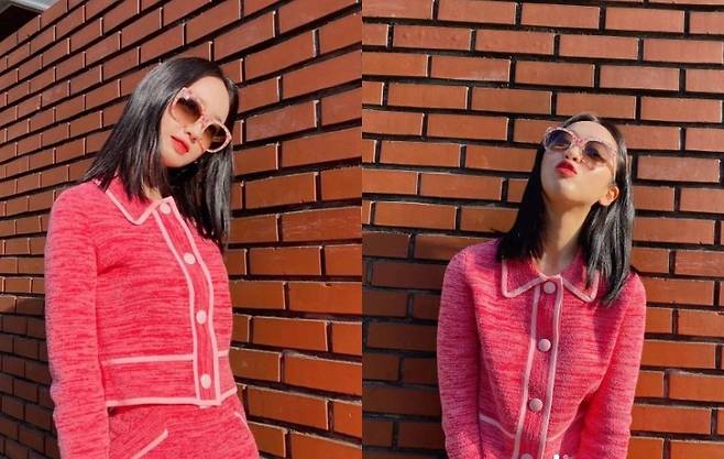 Actor Kim Min-jung caught the eye with the charm of fashionista who perfected pink look.Kim Min-jung posted a picture on his 12th day with his article Cheerup this week!The photo shows Kim Min-jung posing with a hot pink color two-piece and sunglasses.Kim Min-jung, who boasts a luxurious yet sophisticated charm, captivates his eyes with a dignified aura and a Pose full of longs.Fans responded that the game is full of fun ~ full of joy ~, It is always beautiful and the years seem to be avoiding.Meanwhile, Kim Min-jung is meeting with fans as the host of Beauty and Buty Season 7.