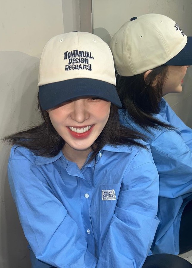 Wendy of the group RED Velvet told her of her beauty.On the afternoon of the 13th, Wendy posted several photos on her instagram.Wendy took a mirror selfie in a cap cap and blue shirt, with a sunny gum smile that thrilled fans.A small face, a clear eye, and a big eye made a living doll visual.Meanwhile, the girl group RED Velvet, which Wendy belongs to, has been actively performing with the release of its new mini album Feel My Rhythm on the 21st.
