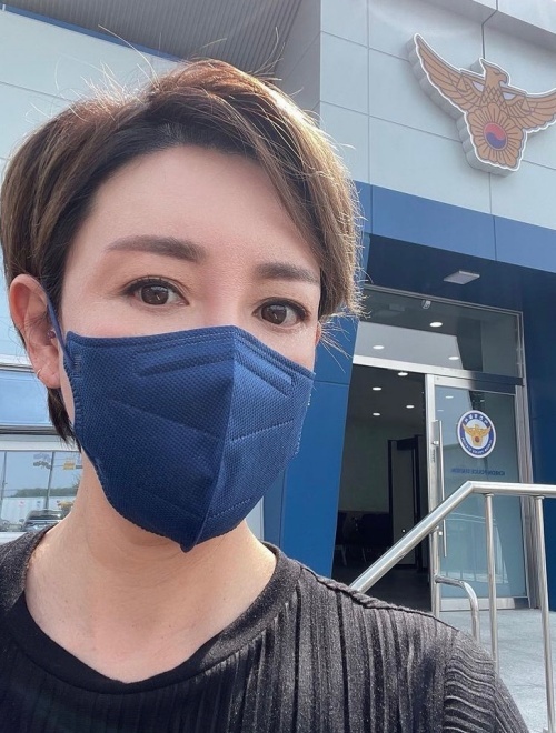 Actor Sang-Ah Lee posted a picture taken in front of the police station on SNS and was caught up in interest.Sang-Ah Leeh posted a photo on social media on Wednesday, a selfie that was taken in front of a police station wearing a mask.Especially, he said, I swear.23 years ago, things have still been .. Attorney 3 .. Please now.. When I cross the mountain and cross the sea, I will live with my legs. There were also worrying comments from Sang-Ah Lees acquaintances.Sang-Ah Lees sudden visit to the police station and a somewhat angry reaction were released together, and immediately attracted attention.The netizens were curious about whether his article, which even lawyer said, was entangled with accusations and police investigations.Especially fans worried that Sang-Ah Lee would suffer from incarceration.He also made his debut in 1984 and was loved as a High Tin Star and Book Support Goddess, but he suffered three divorces.In this process, rumors and evils were poured into the privacy of Sang-Ah Lee, and he also filed a complaint against the evil.Fans were worried that Sang-Ah Leeh was suffering from bad news enough to file additional charges.However, the reality was different. It was not really a big deal to go to the police station.I just went to take a piece of paper for a long time, he laughed and said quietly.He also said, It is not something to be reported so far. He said, It is a trivial thing.In fact, Sang-Ah Leeh wrote back, as if not insignificant to the anxious reactions of her acquaintances, and deleted the photo as the post was repeatedly published and the comments continued to worry.He also reassured those who watched the article It is not a big deal, Nono, I am only worried about it.After that, he posted photos of his acquaintances and restaurants and informed him that he was continuing his daily life.SNS, DB.