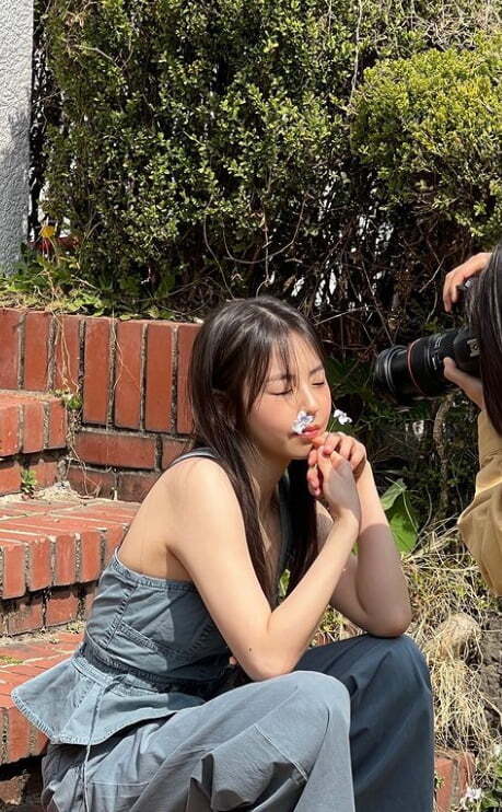 Singer An Sohee showed off her brilliant beauty like sunshine in spring.Ahn Sohee posted two photos on his instagram on the 15th with an article entitled Good Sunshine Day.In the photo, Ahn Sohee is sitting on a brick staircase wearing a sleeveless denim top and similar colored pants.Ahn Sohee is preparing for his next work after the recently concluded JTBC drama Thirty, Nine.