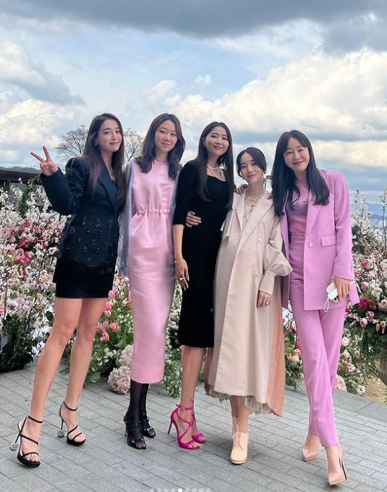 Actor Uhm Ji-won has unveiled the female Actors attending as guests at the Wedding ceremony of Hyun Bin and Son Ye-jin.On the 15th, Uhm Ji-won posted several photos on his instagram with an article entitled March Day Sculptures.In particular, Uhm Ji-won attracts attention by revealing photos of Hyun Bin and Son Ye-jin Wedding ceremony held on the 31st of last month.Uhm Ji-won, who attended Wedding ceremony in a pink suit, left photos with colleagues who attended as guests in the background of colorful flower decorations.It attracts attention with Uhm Ji-won, Gong Hyo-jin, Lee Min-jung, Oh Yoon-a, and Lee Jung-hyun, who are pregnant.Fans are cheering for the photos of Korean actors gathered in one place.Meanwhile, Hyun Bin and Son Ye-jin posted a Wedding ceremony at Aston House in Grand Walkerhill Hotel, Gwangjin-dong, Gwangjin-gu, Seoul, at 4 pm on March 31.