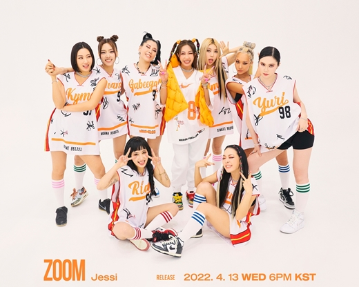 Dance crew Lachica came up together on the comeback stage of singer Jessie.Jessies stage, which was comebacked with her new song Zoom (ZOOM) was first released on Mnet M Countdowndown, a cable channel broadcast on the afternoon of the 14th.On the day, Jessie showed off her extraordinary performance with a perfect breath with Lachika, who showed off her sexy charm with a crop top, and Lachika was in harmony with her uniform.In particular, the members of Lachika were engraved with their names such as Gabeegal and Rian.Last year, there were many nice faces such as leader Gabi, Lian, Shimizu and Peanut who announced their faces with cable channel Mnet Street Woman The Fighter.Lachika took part in Jessies zoom choreography director.It is a popular choreography team that has participated in the performance of representative female artists such as BoA, Hyo Yeon, Cheongha, Twice, and Espa. They performed fantastic performance in accordance with Jessies Snowy Sister What Type of X and Guzzi Dunbar.On the other hand, Jessie, who is active in various entertainments, continues her active activities with a new digital single Zoom.