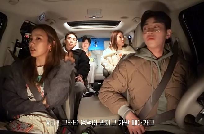 Lee Hyori summoned memories with a tough first-generation idol, a late-century music talk.In episode two of Seoul Check-in released on April 15, Lee Hyori left for Ski with Eun Ji-won, Kim Jong-min, Shin Ji and Dindin.Lee Hyori was the first to pick up and move Eun Ji-won in a car he drove himself.In a moving car, Lee Hyori suddenly pulled out a memorable food to eat a famous SBS strawberry sandwich, which Eun Ji-won also said: Im spam!It looks less ripe, but I just cut it and took a ketchup. I do not know if I ate rice that way. There was nothing to eat, and that wasnt the time to be delivered, Lee Hyori said, I was so busy, I cant imagine sleeping an hour or two and thinking about this schedule now.I went to Daejeon, went to Busan, and just ran over the center line. I was young. Also, when referring to the time of the public broadcast on Ski as a memory of Ski, Eun Ji-won said, That was good, I hated the public broadcast, we were not six (Jekskis).I gave six guys a Yoo Sun microphone. I skipped rope while avoiding my feet. No, why give me a Yoo Sun microphone.If the kids with the Yoo Sun were going back and forth, we had to avoid it all the time.Lee Hyori was a lip sync broadcast, but he remembered the dizzying memories that he had just called and sent to the broadcast without knowing that the microphone was on.When Eun Ji-won teased, Im glad Im not disbanded, Lee Hyori said, I should be grateful for my old activities.Now there are no fellow singers who were working together on music broadcasts, and Lee Hyori expressed lonely in a situation that has changed a lot from the past.Eun Ji-won also said, The seniors did not understand when they could not broadcast Music anymore, but now I understand.At the rest stop, five people moved to Ski together as Kim Jong-min, Shin Ji and Dindin joined them; Dindin, who took the wheel, said: Everyone is the top stars.I was watching TV when I was a child. When Kim Jong-min mentioned that Lee Hyori was a former Tony fan, Lee Hyori said, The school was right next to the accommodation.So it was a course after school, he said. I was in front of the hostel and was hit by a fluorescent lamp by the manager.Shin Ji was also chairman of Singer Kim Won-joons fan club. I did not go to camp. I sang there and said that the boss would not prepare Singer.I heard that there was one in the past, when the gangsters came to the event, Shin Ji explained, I was trying to keep the other business away.In particular, Koyote, who often attended events, often drove to the car after the event.Kim Jong-min said that when he was on stage at the establishment, he often threw it on stage. Shin Ji said, Fruit, all the towels have flown.Lee Hyori said, We often pass through fans, then touch my butt and take my wig off. It used to be a lot.Then, when Dindin asked, Did the women get hit too? Shin Ji said, Yes, why didnt you say hello? Kim Jong-min said, So we were in a hurry.I went to the other person (who hit me), he said, and said, Im sorry, Shin Ji hit me so much.The behind-the-scenes of the memorable Dream Concert was also heard. After the concert, all the cast members moved together on a bus and had a dinner.Then Eun Ji-won said, Its hardest to know when to do this. I have to quit before anyone finds me.I want to know how to catch that timing. 