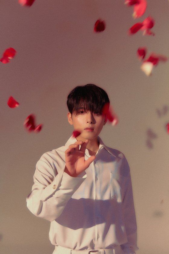 Group Super Junior Kim Ryeowook gave a faint sensibility.Kim Ryeowook released the first image teaser of the petal version of his third mini album A Wild Rose, which will be released on the 3rd on the official SNS of Super Junior today (18th).Kim Ryeowook in the open image teaser conveys a faint sensibility with deep eyes with red petals.In a picture of a white shirt reaching for a flying petal or lying in between, Kim Ryeowooks dark atmosphere shines.Also, the appearance of a flower with a wet head makes you wonder about more hidden stories.Along with this, the album name A Wild Rose is released for the first time and attracts attention.Kim Ryeowooks A Wild Rose, which will be expressed with the keywords Pettle and Prickle, is expected to stimulate their moist sensibility.A Wild Rose is a solo album released three years after Kim Ryeowook released Take Up to You in 2019.Kim Ryeowooks tone and lyrical ballad will be visited by domestic and foreign music fans with a high-quality music this spring.Meanwhile, A Wild Rose will be released on various online music sites at 6 pm on the 3rd.