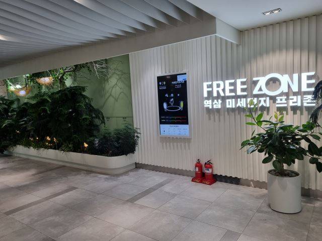 지난달 24일 서울 강남구 역삼1동 역삼지하보도 내부 모습. 민방위 대피소로 지정된 이 공간은 미사일이나 포탄이 아닌 미세먼지로부터 대피하는 공간으로 사용되고 있다. 갖춰진 민방위용품이 없는 데다 시설 관리자도 상주하고 있지 않았다. 이동환 기자