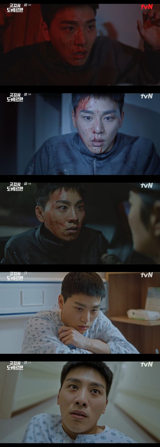Actor Kim Woo-suk filled Military Prosector Doberman with explosive Hot Summer Days.In TVNs Military Prosector Doberman, which was broadcast on the 18th, the whole story about the previous-class incident that occurred to Roh Tae-nam (Kim Woo-seok), who was deployed as a front-line unit, was drawn.What happened to Roh Tae-nam, who had been hit by a blood-covered ending?Roh Tae-nam was continuing his hellish military career in the GOP.Although daily sufferings, such as the harassment of Ma Byung-jang and the assault of Ahn Byung-jang (Ryu Sung-rok), the party to the emperors service case, were a series of hardships, he had to endure it considering his mother, Aging Young (Oh Yeon-soo).So Roh became the target of bullying in the military along with a single soldier (Kim Yo-han), and the two were forced to be the only side to each other, which was also the decisive reason Roh Tae-nam survived the shooting.At the time of bedtime, Roh Tae-nam, who opened his eyes to the sound of a grenade burst, began to tremble as he recalled the trauma.At that time, a bloody soldier who appeared with a rifle pulled the trigger at the soldiers in the dormitory, and he said to Roh Tae-nam, who was crying for help, You were the only one who treated me like a person.Terrified, Roh called his mother and begged her to live, and Roh Tae-nam, who was enchanted by the continuing gunshots, picked up his rifle when he heard footsteps.However, it was the special envoys who came in. Roh Tae-nam, who was arrested at the scene, poured tears as if he were relieved to face the aging young.I was in a hurry, and I was shocked by the mother who doubted herself, not worry.Roh Tae-nam, who was later admitted to the Korean Armed Forces Hospital, showed symptoms of post-traumatic stress disorder (PTSD) such as tinnitus and hallucinations, and once again decorated the intense ending to provide a strong impact.In this process, Kim Woo-suk caught the eye by unfolding explosive Hot Summer Days through Roh Tae-nam, who was panicked by extreme fear and anxiety.Even though I had to continue the emotional acting that was never easy from the beginning to the second half of the play, I showed a solid acting ability without any distraction, and at the same time, I was impressed and increased the concentration and perfection of the play.In addition, it showed delicacy that varies the temperature of tears depending on the situation.From the desperate tears that begged for life to the hot tears shed in front of her mother, Kim Woo-seoks wry and wry tears stimulated the emotions of viewers.As the time goes by, Kim Woo-seok, who is showing off his unique presence, is more and more mixed with Roh Tae-nam.His performance to continue until the end can be seen at Military Prosector Doberman, which is broadcasted every Monday and Tuesday at 10:30 pm