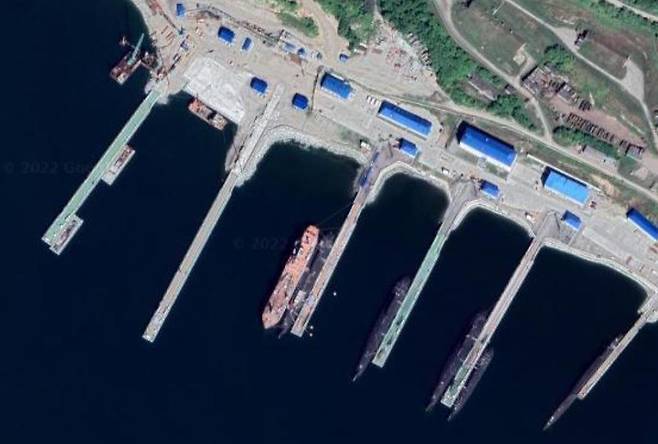 러시아 동부 캄차카 반도 항구에 정박한 군함 [구글맵 캡처. 재판매 및 DB금지]