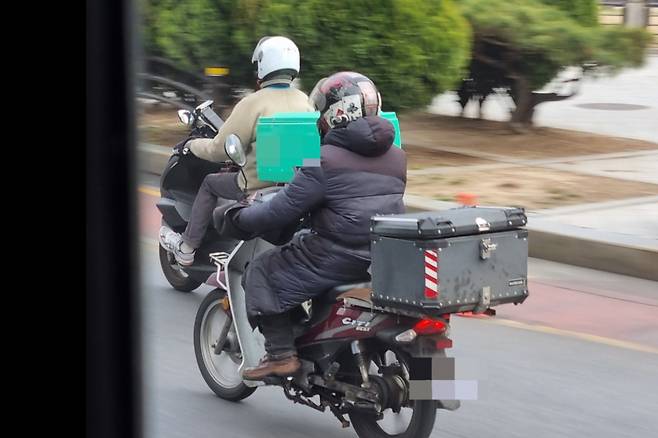 배달 오토바이들이 서울시내 거리를 지나가고 있다. 김민지 기자