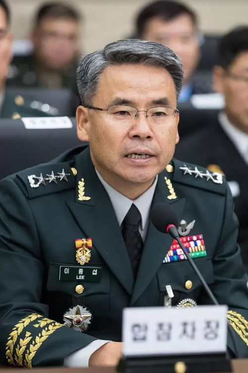 이종섭 장관 후보자는 김용현 전 합참 본부장과 함께 대선 캠프에 이어 인수위에서도 국방 관련 핵심 역할을 했다.