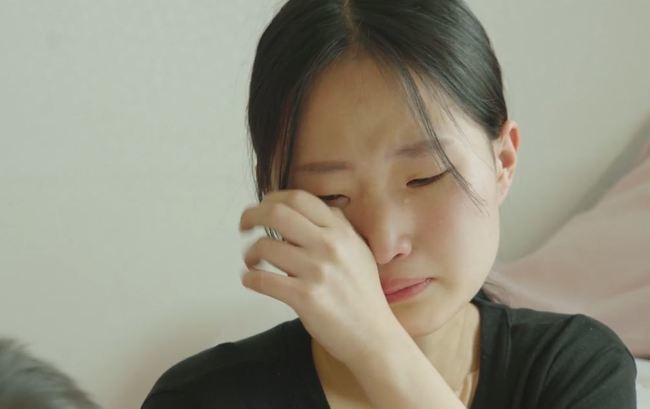 The 18-year-old water purifier reveals her daily life with her daughter, while suddenly sheds tears in front of Mom.MBN High school mom dad (hereinafter referred to as High school mom dad), which is broadcasted on April 24, first appeared at the newly joined 18-year-old Jungsuji, showing a small daily life with her daughter Eunha, 12 months old, and her same age Husband Kangin.The water purifier makes her daughters baby food from early morning and cleans the house, and she writes the housekeeping book carefully, but she does not eat a meal a day, which causes her to feel sad because she is dry.Even when he is eating Nurungji in the water, MC Park Mi-sun, Haha, In Gyo-jin lament, What should I do if my mother should eat as well as a baby?Moments later, Jung Su-ji takes her daughter Eunha to visit obstetrics and gynecology with Husband Kangin Seok.The doctor here is now weighing only 40 kilograms (of the reservoir) and is more concerned about health, as he diagnoses the condition of the reservoir.After the checkup, Jung Su-ji, who returned home, enjoys a generous meal with Moms visit.Especially during the visual of Mom, which is not seen at all as Eunha grandmother, MC Haha admires that he was a friend of Eunha.In Gyo-jin, My mother is the same age as me, explains the water purifier as Mom is 80 years old.However, after a delicious meal, the water purifier has a serious story with Mom, and suddenly she tears and surprises everyone.It is noteworthy why the water purification plant visited the obstetrics and gynecology department and why it caused the fever during the meal with Mom.