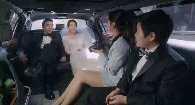 The wedding scene of Jeon Soo-kyung and Moon Sung-ho, Divorce Composition 3 of Marriage Literary Literacy, was revealed.TV CHOSUN Weekend Mini Series Marriage Writer Divorce Composition 3 (Phoebe, Im Sung-han)/Director Oh Sang Won, Choi Young-soo/Produced High Ground, Jidam Media, Green Snake Media/hereinafter Getting 3) In the 12th episode, Seoban (Moon Sung-ho) and Lee Si-eun (Jeon Soo-kyoong) Thanks to the support of the children, the contents of accepting the agreement with the father (Han Jin-hee) were unfolded.In this regard, attention is focused on the scene of the laughing full-blown wedding ceremony of Jeon Soo-kyoung and Moon Sung-ho.In the play, Ishieun and the West Ban move to the wedding hall with a fragrance (Jeon Hye-won) and a uram (Im Han-bin) in a luxurious limousine.Ishieun boasts an elegant wedding dress and shows a shy smile, and the western half, who shows off his dignity with a tuxedo, expresses his feelings with a gentle smile.In addition, Ishieun and the West, who completed the two-shot of the good-looking woman, are paying attention to whether they can walk the Virgin Road safely.As the words, No one knows until we enter the wedding hall, the expectation and anxiety that the two will successfully marry at the Phoebe (Im Sung-han) World, which shows more than imagination, are being amplified at the same time.In addition, the scene of Jean Soo-kyung and Moon Sung-hos Flower Road in front of the flower road, a family in a wedding car was filmed at the end of March.The two have been together for more than a year and a half since the first season of the song, and have shown the stormy relationship from radio station colleagues to lovers as a fantasy acting chemistry.Before the filming of this scene, which was about to start a new start, the two of them immersed themselves in the appearance of watching the people who were watching the feeling of being different.In the full-scale shooting that started with emotion, the two people completed the scene with a natural acting sum and made a warm feeling.