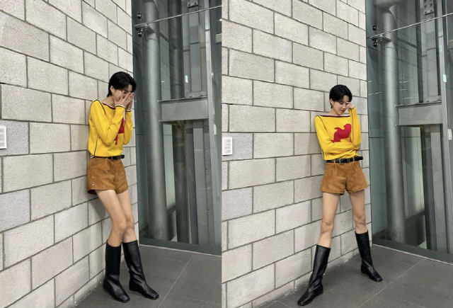 Comedian Jang Doyeon has released a slim full-length shot.Jang Doyeon posted a picture on his instagram on the 24th, saying, I wanted to be taken naturally, but it is difficult.The photo shows Jang Doyeon posing as a natural picture in front of the station elevator.Actor Bong Tai-gyu, who saw this, joked with a playful joke, saying, Especially, my head is natural.