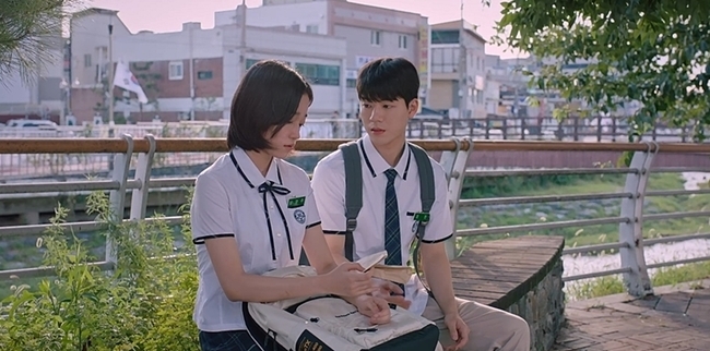 This time, a high school couple led Our Blues.The 5th episode of the TVN Saturday drama Our Blues (played by Noh Hee-kyung, Hyun-Li or Kim Sung-min/directed by Kim Gyu-tae, Kim Yang-hee and Lee Jung-mook) aired on April 23rd was the main character of Jeju Islands Romeo and Juliet Chung Hyon (Bae Hyon-sung) and airing stock (played by Noh Yoon-seo) It was made up of an episode of The Lord and the Prefect.I was curious about the troubles and conflicts of those who learned pregnancy while attending school, and what kind of Choices they would do.The airing stock was an eighteen-year-old high school student whose goal was to leave the cramped Jeju Island.The landers were just a village for the airing stock, with the tourist clean Jeju Island.Above all, the airing stock wanted to escape from this oneless village that did not know me.I had to hear that she was a daughter of ice shop protection (Choi Young-joon), and she grew up well without her mother.I was sorry for my father who wore a holed socks saying that he would raise a daughter well, so airing stock was dreaming of going to college in Seoul without missing the first place in the whole school.Jeju Island was the only stimulus to the boring airing stock: boyfriend Chung Hyon.Chung Hyeons father was Jung In-kwon (Park Ji-hwan), who was a house of Sundaegukbap in the oil field, and his two fathers were between the two.Nevertheless, Chung Hyeon and airing stock had secretly been in a relationship, and something unexpected came to them: an airing stock became pregnant.I also contraceptively, but the pregnancy I came to was confused, and the airing stock decided to stop pregnancy.Chung Hyeon calmly said, Lets think about it a little more, but the airing stock said, How do you get it?Is our love great enough to give birth to all of your To Live? In a terrible situation where I do not know what to do, Chung Hyon attracted pocket money to the school expenses, and the airing stock went from the neighborhood to the far obstetrics and gynecology department, but I heard the doctor saying that I should get my parents consent.Chung Hyeon was scared, but he was worried about airing stock.I didnt know if it would be all gone after Christina Aguilera was erased, or if the relationship would be as good as it was before.The words of an airing stock, Our feelings will disappear someday, without trace, to Chung Hyon, hovered in my ear.Chung Hyeon decided to join the airing stock of going to the hospital alone, and ran away, fearful but wanting to keep their love.The hospital faced Chung Hyeon and the airing stock, who went into the clinic together, the doctor echoed the fetal heart and the two held hands tightly together.And the airing stock, which was finally pretending to be proud, burst into tears. Im scared, Hyun-ah.Christina Aguilera I do not want to hear the heart. The crying stock and the adult hug Chung Hyon were decorated with the ending.With the intense opposition of the fathers expected, the two who met the moment of the eighteenth To Live biggest Choices wondered what answers they would give and how they would protect their love.The new singers Bae Hyon-sung and Noh Yoon-seo led the episode of Prince and the Present in the 5th episode, attracting the attention of viewers.As well as fresh youth chemistry, he filled a scene with fresh face and solid acting power, and acted as a hero.Cha Seung Won, Lee Jung Eun, Han Ji Min and Kim Woo Bin have been active in various episodes, and the synergy of new artists such as jewels, which have unfolded their own stories such as the love and troubles of eighteen high school couples, is pouring hot reaction.