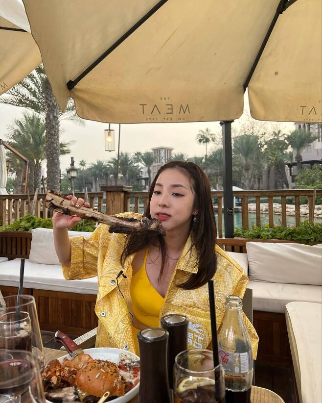 Sandara Park presents storm food situation dramaSandara Park posted several photos on her instagram on Monday, along with a hashtag called #Dara In Dubai.The picture shows a picture of Daraa in Dubai, whose slim but abs-seen solid S-line body is admirable.In some pictures, the playful poses of the mountain Daraa give a laugh, especially the appearance of holding a bone and eating.Meanwhile, Sandara Park made headlines at the 2022 Coachella Festival in full with 2NE1 CEL (CL), Park Bom and Gong Min-ji, recently appearing on MBCs I Live Alone.Photo = Sandara Park Instagram