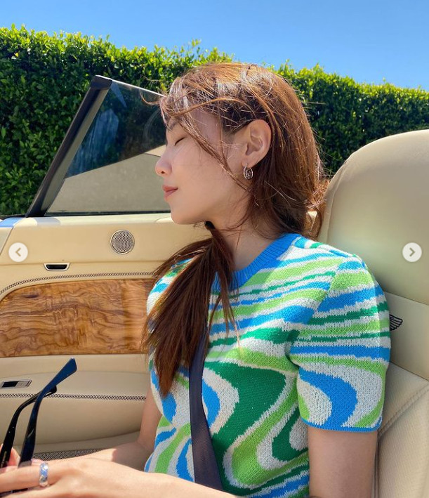 Seoul) = Girls Generation Sooyoung has revealed the recent situation in which the atmosphere of pure atmosphere stands out.Sooyoung posted a photo on her Instagram account on Wednesday with a shape emoticon.The picture shows a Sooyoung figure posing in a running open car, attracting attention because it emits a pure beauty in a messy hair that is blown by the wind.The Sooyoung in the ensuing photo Poses enjoying the warm sunshine while the wind is in.Meanwhile, Sooyoung recently finished filming the drama If You Say Your Wish.