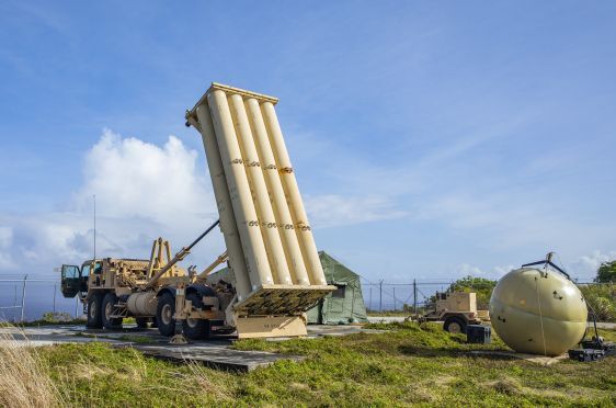 2022년3월 괌 앤더슨 기지에서 75㎞ 떨어진 북마리아나 제도의 로타 국제공항에 배치된 사드 발사대 모습. 당시 괌 앤더슨 기지의 사드 레이더로 미사일을 원격발사하는 데 성공했다. /미 공군