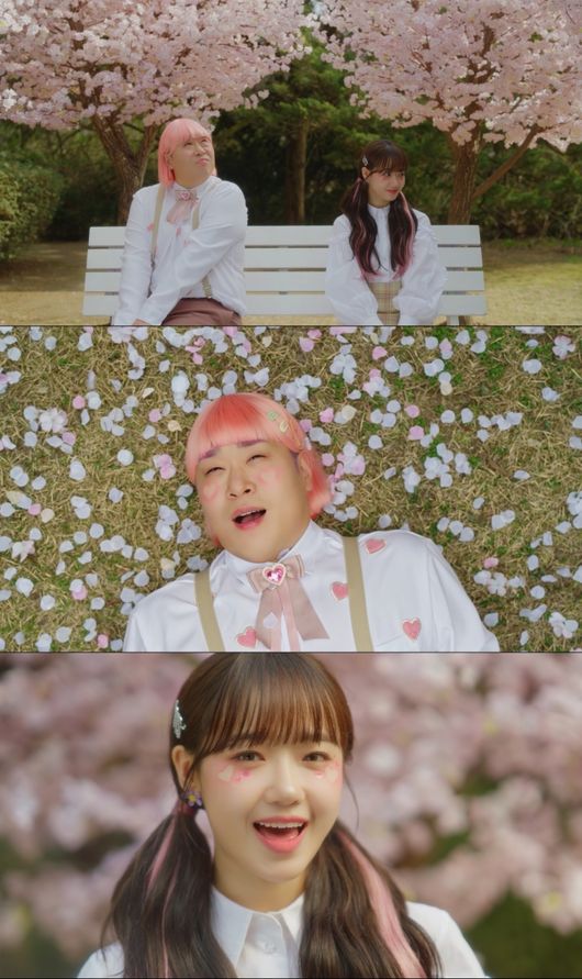 Bukkat Mun Se-yun released a new music video teaser video ahead of his comeback on the 27th.On the 25th at 6 pm Studio Peanut Butter YouTube channel, the new single Feat of Bukbat Mun Se-yun, Feat.A music video teaser video for Choi Yoo-jung (Weki Meki) was posted.In the teaser video, which begins with Choi Yo-jungs refreshing but youthful voice, Mun Se-yun (Buk-fat) and Choi Yo-jung shyly avoided each others eyes and created a pink atmosphere.Mun Se-yun (Buk-fat) transformed into pink from head to toe and Choi Yo-jungs relentless facial expression showing off lovely visuals further maximized the songs thrilling atmosphere and heightened interest in Shinbo.In particular, some of the sound sources of Mugmumak, which was released along with the teaser, also caught the listeners ears at once.The new song Mugwak was followed by Mun Se-yuns singer debut song Secretly unfamiliar, and once again Ravi participated in the songwriting and composition.Mun Se-yun, who has raised expectations for a new song by releasing a concept photo full of pink chemistry, will return to the music industry in eight months with Choi Yoo-jungs hand and Bukka shame.Mun Se-yun (Buk-fat), who received the hot attention of music fans with his debut song Im Secretly unfamiliar, announced the birth of Super-class Newcomer, is interested in what music will give the listeners a pink thrill this time.Mun Se-yuns new single Feat to announce the emergence of a new spring carol.Choi Yoo-jung (Weki Meki) will be released on various music sites at noon on the 27th.Bukkat Mun Se-yun Mugwammaek