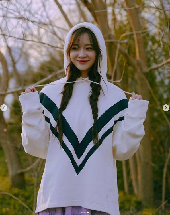 Kim Se-jeong posted a picture on the 26th instagram with the article Spring.Kim Se-jong in the public photo was laughing brightly with his head on his head and Robin Hood.On the other hand, Kim Se-jeong recently appeared in the SBS drama In-house Love as the main character Shin Hari.