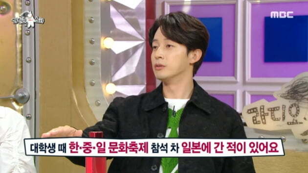 The comedian Heo Kyoung-hwan said Kim Jun-ho and Kim Ji-min, who are in love with Kim Jun-ho, are called Hyeongsu.MBC Radio Star broadcast on the 27th was featured as a first love special, and Myung Se Bin, Yoon Eun Hye, Bona, Heo Kyoung-hwan appeared as guests.Heo Kyoung-hwan revealed sales of the chicken breast business: In the preliminary interview, he asked if the artist came when he had sales of 15 billion won or 35 billion won.I wanted to sort out the assets in this case, he said. I did not include VAT and my sales were about 60 billion won. Every time I come to Radio Star, sales go up by 200%, he said. Recently, he said, I merged with the largest milky company in Korea.Now that the scale is so large, I leave it to a professional manager. I am concentrating on broadcasting. Heo Kyoung-hwan also mentioned the devotion of his comedian colleagues, who worked with Oh Nami as a virtual couple in the gag corner.I felt strange about Oh Namis romance, and I was suddenly disclosing my boyfriend on the air, and when I was watching the broadcast, the power spread all over my body and my strength was relaxed, he said.When I saw my boyfriend, Oh Nami wanted to see the height on his face. I blessed him because I wanted to meet a good man.Kim Ji-min, who Heo Kyoung-hwan usually keeps close, recently started a public romance with Kim Jun-ho.Heo Kyoung-hwan said, If we can not marry until we are 50 years old, we will do it alone. One day, I saw a cell phone at home.I dropped my cell phone. I am going to hang up the Internet now. Heo Kyoung-hwan recently met Kim Jun-ho and said, I was correcting Hyeong-su because I was a ji-min. Jun-ho has become so clean.I talked about 50 years old as a joke, but I wanted to wait eight years, I hope I have a good result. Kim Jun-ho - Kim Ji-min couple was Cheering.Heo Kyoung-hwan revealed that she has her own desperate life to keep women heartbeat.He said, I am Gyeongsang province, so if my girlfriend is sick, those who have manners say, Where is it hurting?But we are already doing The Departure by car, angry at why we are cold and thin and moving.I do not want to impress you, but I do not know how to express it. Heo Kyoung-hwan took the self-examination of a handsome actor resemblance; he said, Mr. Park Hae-jin, Song Chang-eui.Mr. Song Chang-eui sometimes looks alike to me; in China, Mr. So Ji-sub, his eyes are said to resemble him, he said.I went to Japan to attend the Korea-China-Japan Cultural Festival before I became an entertainer. In the morning, the Korean bus and China bus will be together at the hotel.One day I was sitting by the bus window, and there was a lot of trouble outside. China was tilted.I wanted to do something, but later I found out that the glass shoes with So Ji-sub in China were popular. Some people came and asked for pictures. I had the most active friend, but I had a little bit of a thumb, he added.