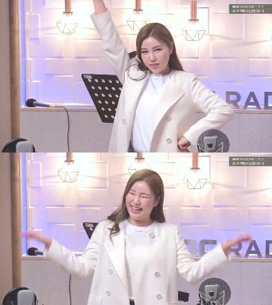 Song Ga-ins unresolved heart has been revealed.Singer Song Ga-in, who made a comeback as her third full-length album Songa in the MBC FM4U Its the Noon Hope Song Kim Shin-Young (hereinafter referred to as Elf Princess Lane) and Live On Air corner, aired on April 28 as a guest.On this day, Song Ga-in announced that he was preparing a free concert for Mothers Day on May 8th.Were going to do a mini-concert for 500 minutes with a free concert to celebrate Parents Day.Kim Shin-Young said, Oh my God. There are concerts, dinner shows in many places, and I politely refuse and Parents Day will perform free online performances.Is there a reason?So Song Ga-in replied, I thought it would be better if I could meet you online and call you when you have a new song.Kim Shin-Young again praised the song, saying, My heart is silky, so I am doing a public relations ambassador for Hanbok.Then Song Ga-in told her experience that was inevitable for Mothers Day. Kim Shin-Young said, This is a misrepresentation of Song Ga-in that has never been released anywhere.There is my dancer Friend for decades, and it is a marriage day, but the dance was a lot of opposition to adults.I told you to do it alone, but I wanted to give you a big gift. I asked Song Ga-in, Im a friend for 20 years, and how much is the celebration. Okay. Ill go. Im going because Im your sister.I said no, so I said, Get me some next time. My friends were lying in their chairs. Hello, Song Ga-in.I felt it was Song Ga-in for adults, he said.So Song Ga-in said, I do not need to be a real famous person, idol, ballad singer when I go to a marriage celebration.The guests themselves were popular because they were elderly people. Kim Shin-Young actually said, I came to another marriage restaurant and watched.It is a different marriage team that is so funny, and the elders came from there. 