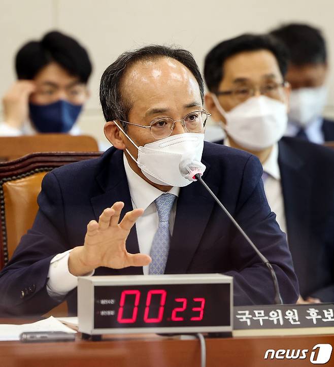 추경호 경제부총리 겸 기획재정부 장관 후보자가 2일 서울 여의도 국회에서 열린 인사청문회에서 의원 질의에 답하고 있다. (공동취재) 2022.5.2/뉴스1 © News1 유승관 기자