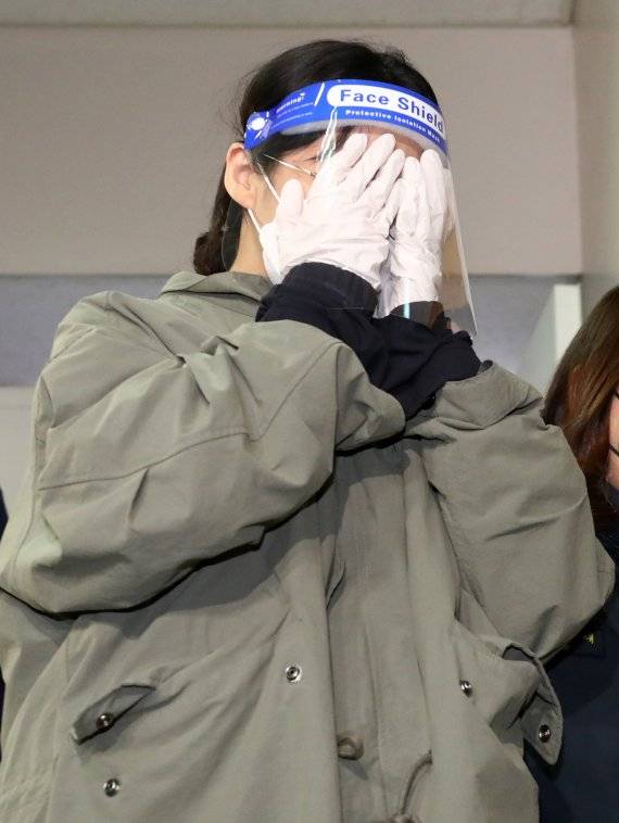 '계곡살인' 사건의 피의자 이은해가 지난 19일 오후 구속 전 피의자 심문(영장실질심사)을 받기 위해 인천시 미추홀구 인천지방법원으로 들어서고 있다. (공동취재) © News1 정진욱 기자 /사진=뉴스1