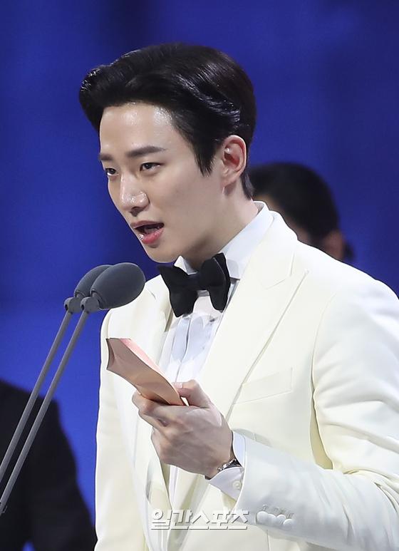 Actor Lee Joon-ho won the Best Actor Award for Best TV Drama at the 58th Baeksang Arts Award for Best TV Drama at the Korea International Exhibition Center in Goyang Ilsan, Gyeonggi Province on the afternoon of the 6th.The Baeksang Arts Award for Best TV Drama, the only comprehensive arts awards ceremony in Korea that includes TV, movies and plays, will be held at the 4th Hall of the Korea International Exhibition Center in Goyang Ilsan from 7:45 pm on May 6.You can meet live on JTBC, JTBC2 and JTBC4. It will be broadcast live on TikTok.