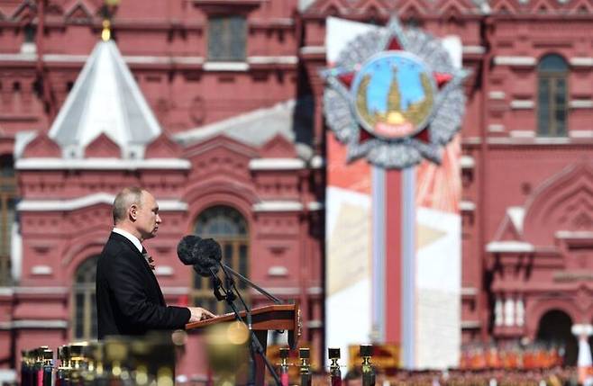 75주년 전승기념일 연설을 하는 붉은광장의 푸틴. 올해는 어떤 연설을 할 것인지 세계가 지켜보고 있다. (사진: 게티이미지)