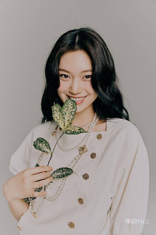 사진 : 모조에스핀(MOJO.S.PHINE), 2022 리조트 캠페인 '스페셜 뮤즈 김도연' (사진제공 : 모조에스핀)