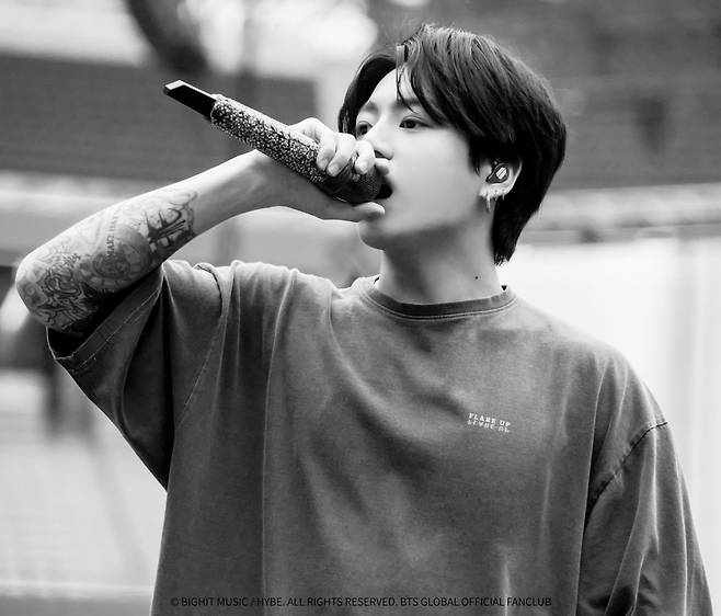 방탄소년단 정국, 미소년 얼굴에 탄탄한 가슴..마성의 매력