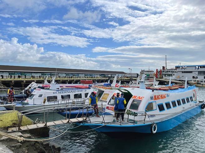 보라카이 공항에 내린 후 보트를 타고 리조트로 이동했다.