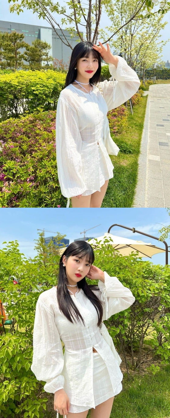 Joy posted several photos on his instagram on the afternoon of the 11th without any writing.In the open photo, Joy is dressed in all white costumes and reveals the streets. Joy has beautifully styled pure white styling from white see-through top and bottom to pearl earrings and white bags.Here, I gave a refreshing smile and a point with RED lip, which doubled Joys unique bright charm.Meanwhile, Joy is in public devotion to singer Crush and is currently working as a fixed MC for SBS TV Animal Farm.