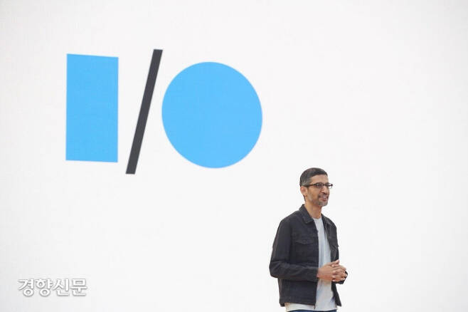 ‘구글 연례 개발자회의 2022’에서 기조연설하는 순다르 피차이 구글 최고경영자. 구글 제공