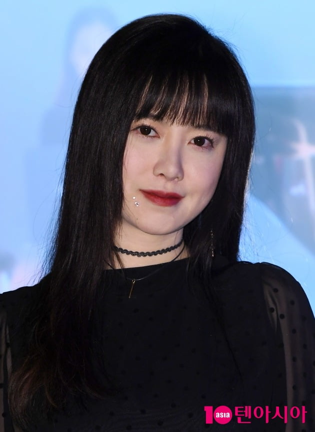 The actor and director Ku Hye-sun, who said that the man was all over the world, left a meaningful article saying that he had separated from Boy friend.Or a high-level public relations tool.Ku Hye-sun posted several photos and one video on his instagram on the 12th with an article entitled Boy friend ....Ku Hye-sun in the public photo and video is staring somewhere with a faint eye.Many people who encountered this responded such as Whats going on? and Do not cry. However, the picture and video are presumed to be AD directly participated by Ku Hye-sun.Previously, Ku Hye-sun revealed his ongoing progress from homeware brand AD scenario YG Entertainment to directing and editing through his SNS.Ku Hye-sun finished shooting AD as a homeware brand model and director, revealing how she monitors and shares her opinions with staff.He boasted a professional appearance of the director and model; he also released the best album of the Piano New Age on his 20th anniversary.Ku Hye-suns songs will also be inserted into AD, which participated in YG Entertainment, directing and editing.Most notably, it was the text left by Ku Hye-sun, as he revealed a dimly Feelings-filled figure with the text: By Friend ... broke up with you.This reminded me of what Ku Hye-sun had spit out last year on a program that he said in Sumi Mountain broadcast in February last year, I do a lot of love.There are 50 people in the shooting scene, and I was the only woman. Love is always happy. I love it now. I think I like myself for my Feelings.If you do not love anything, you will be helpless and if you love something, you will live. Ku Hye-sun also appeared on Park Myung-soos Radio Show and mentioned Thumbnam; he said, Since I went to Sumi Mountain, Ive been in the headlines of the article, devoted and devoted.I think Im devoted to someone, he said. Im not still devoted, I express my heart. I have such a thing. Im trying.Love promises time and place together and does it regularly. Its a process now. It may not work out so Im careful.And I do not think I know if my opponent is his story. Ku Hye-sun is one of the best stars on social media: he has a lot of followers and he leaves his thoughts out of the question.The article I broke up with Boy friend ... is stimulating the curiosity whether it was used as a means of publicity and the story of Thumbnam, which was carefully stated earlier.Ku Hye-sun has attracted a significant interest in himself, so if the publicity method is right, his choice seems to be successful.