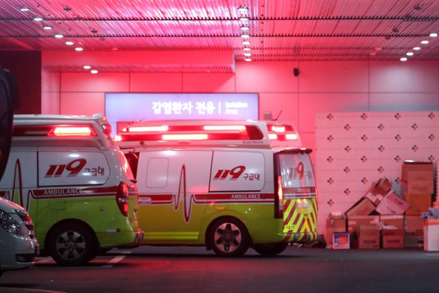 지난 3월 22일 오후 서울 중랑구 서울의료원 응급의료센터에서 구급차가 들어서고 있다. 뉴시스