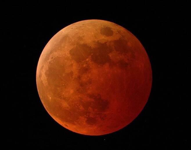 지구 그림자에 들어서 붉게 변한 달 [NASA 제공. 재판매 및 DB 금지] photo@yna.co.kr