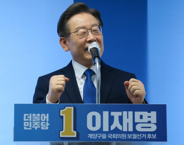 14일 인천 계양구 선거사무소에서 연설하는 이재명 민주당 인천 계양을 후보. 인천=뉴시스