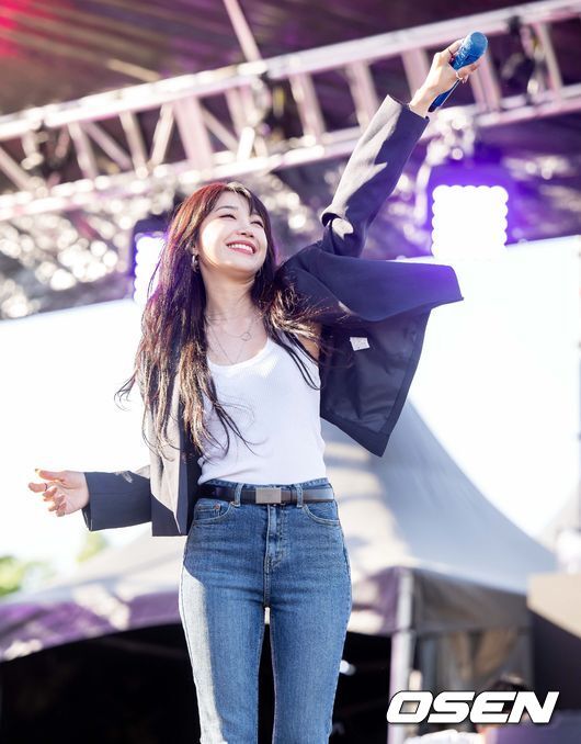 On the afternoon of the 15th, a performance of Beautiful Mint Life 2022 (Beautiful Mint Life 2022/beautiful Buminra) was held at 88 turf plaza in Olympic Park, Songpa-gu, Seoul.A Pink Jung Eun-ji is showing off his great performance. 2022.05.15