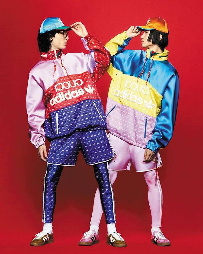 이탈리아 패션 업체 구찌가 스포츠 브랜드 아디다스와 내놓는 협업 제품. 구찌와 아디다스 로고가 둘 다 새겨졌다. /구찌