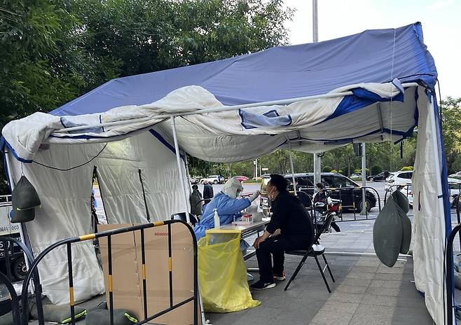 2022년 5월 13일 중국 베이징에서 거의 모든 시민 대상으로 코로나 핵산 검사가 진행되고 있다. /김남희 특파원