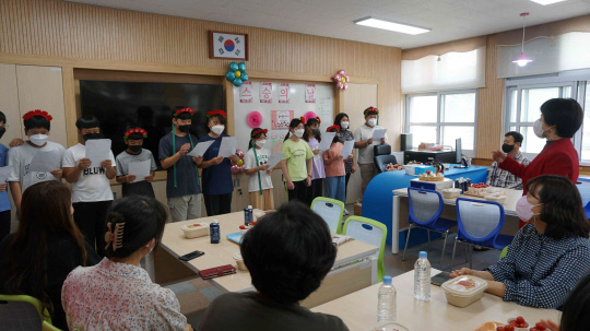 우성초등학교(교장 홍명기) 6학년 학생들은 제41회 스승의 날을 맞아 선생님들에 대한 감사의 마음을 표현하기 위해 다양한 프로젝트를 벌여 눈길을 끌었다.사진=우성초 제공