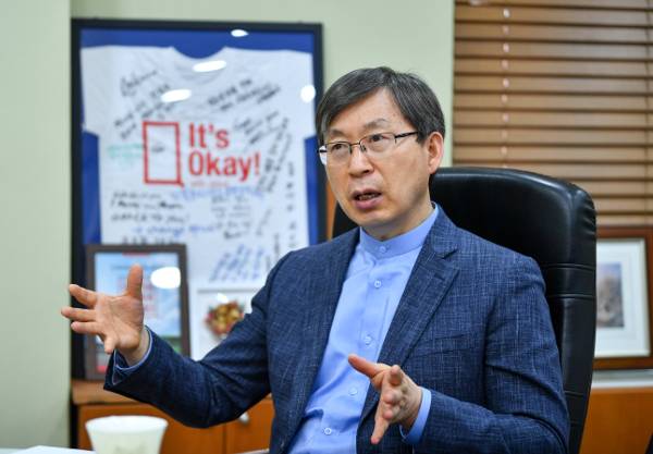 유승대 은평성결교회 목사가 지난 12일 서울 은평구 교회에서 목회자의 기본인 기도와 말씀의 중요성을 강조하고 있다. 사진=신석현