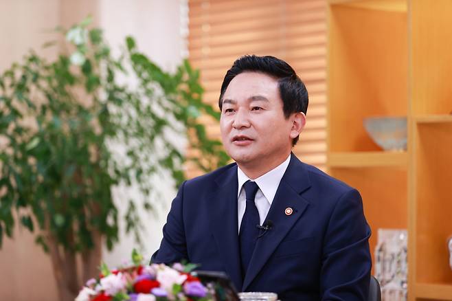 원희룡 신임 국토교통부 장관이 16일 온라인으로 열린 취임식에서 취임사 하고 있다.