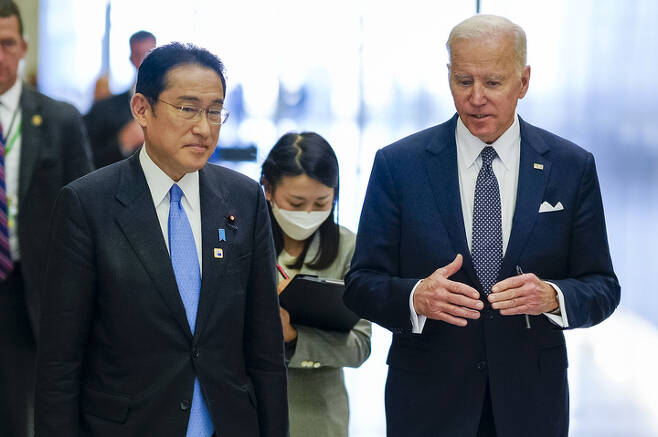 [서울=뉴시스]조 바이든 미국 대통령(오른쪽)과 기시다 후미오 일본 총리. (사진: 백악관 트위터) 2022.3.24 *재판매 및 DB 금지