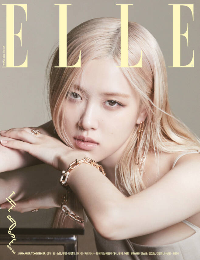 Black Pink Rose made the cover of the June issue of the fashion magazine Elle, which focused on bringing about Roses elegant yet modern charm.This is the second time Tiffanys global Ambassador, Rose, has met Elle.After the photo shoot, the interview was conducted. When asked about the recent situation, Rose said, Feelings is full of daily life. Time goes really fast.Thanks to that, I sleep really well. When asked about the feeling of the artist these days when the restrictions on performances and overseas travel are lifted, he said, I am so excited to think about the day when fans will go back to the stage in front of me.It is Feelings waiting for a birthday that is not long away. I know the importance of the stage and I think I can work more enthusiastically. Rose got a hot response earlier this year by releasing three song cover videos on her personal YouTube channel.About these tasks and experiences. I chose songs that were pleasant or pleasant when I heard them.I am going to have fun in the process of drawing and implementing the sound, and I am going to be open to new possibilities. Rose, who successfully completed her first solo career last year, is firmly established as a fashion icon and The Artist.Roses interviews, interviews, and videos can be found in the June issue of Elle, on the website, and on YouTube.