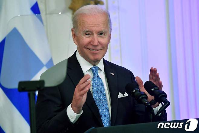 조 바이든 미국 대통령이 16일(현지시간) 워싱턴 백악관에서 키리아코스 미초타키스 그리스 총리와 리셉션서 연설을 하고 있다. © AFP=뉴스1 © News1 우동명 기자