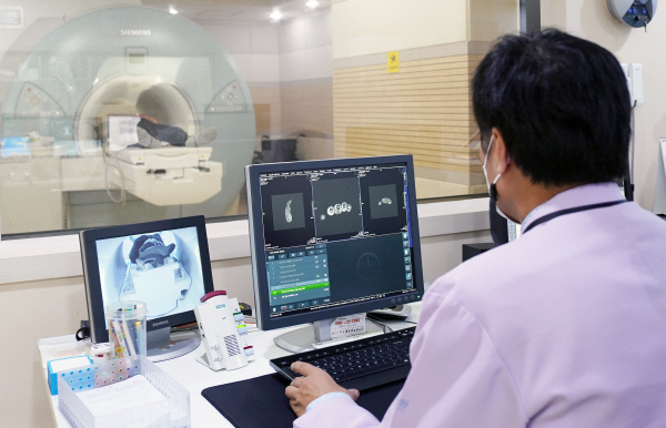 좋은문화병원에 새로 도입된 인공지능(AI) 딥러닝 기반의 MRI 가속화 솔루션 시스템.
