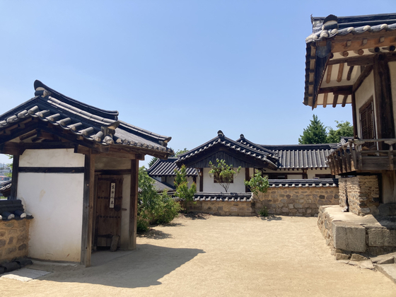Imcheonggak is one of many sprawling jongga (traditional homes of aristocrats) in Andong, North Gyeongsang and was once the home of Seokju Lee Sang-ryong, a Korean independence fighter. [CHO JUNG-WOO]